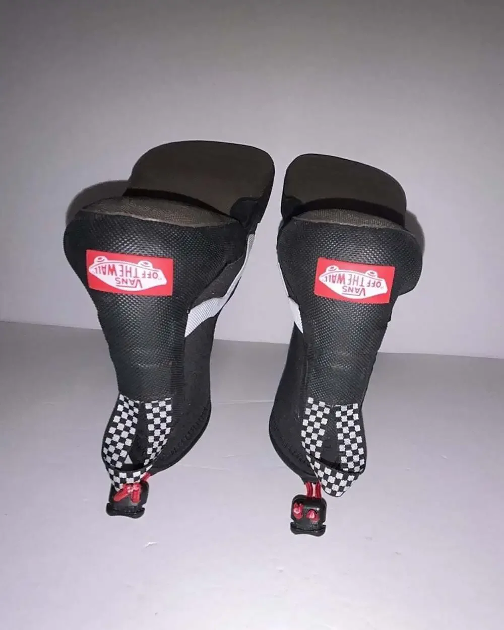 Vans Surf Boot 2mm “men’s size 8 / women's size 9.5 mid” cool water surfing bla